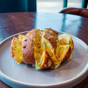 Pull Apart Garlic Bread With Chilly Cheese (5 Inch)