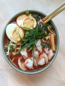 Spicy Sriracha Prawns Ramen