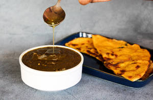 Saag With 2 Makki Roti [Traditional]