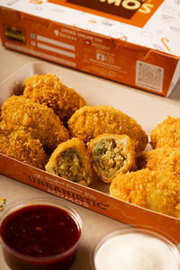Chicken Momos Kurkure [8 Pieces]