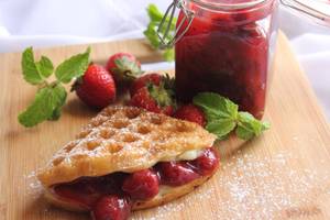 Strawberry Cheese Cream Waffle 