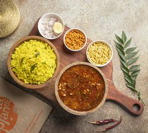 Indori poha + sprouts usal