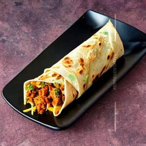 Spicy cheesy shawarma roll