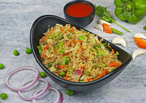 Veg Fried Rice (700 ML Container)