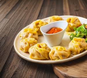 Cheese Momo with soup [250ml] [ 8 Pieces]
