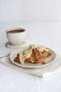Box Of 2 Almond Croissant(egg