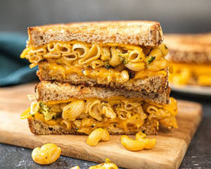 Macroni Sandwich
