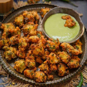MOONG DAL KE BHAJIYE (Serves 2)