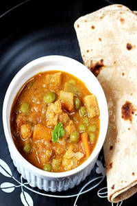 Phulka With Veg Curry