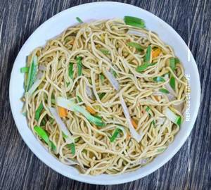 Egg Hakka Noodles