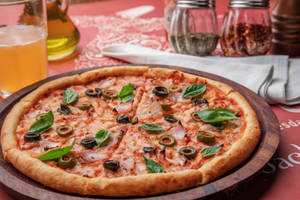 Olive, Basil, Onion & Mozzarella