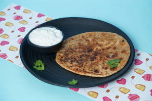 Pyaz Paratha With Dahi