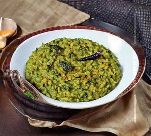 Palak Khichdi   