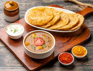 Poori (5 Pcs), Aloo Tamatar Sabzi And Raita
