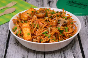 Crispy Singapore Veg Noodles