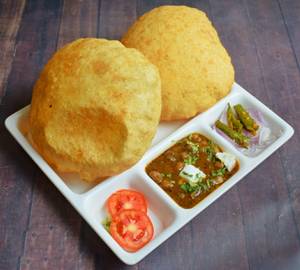 Chole Bhature (2 Bhature)