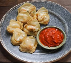 Veg cheese momos