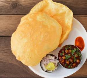 Aloo tamatar sabzi puri thali