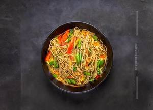 Veg Hakka Noodles Gravy