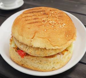 Cheese burst chicken burger 