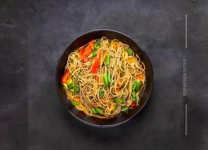 Veg Hakka Noodles Gravy