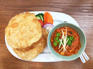 Chole bhature [2 bhature]