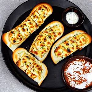 Paneer Stuffed Garlic Bread 