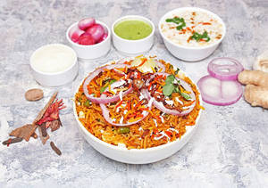 Veg Biryani With Raita