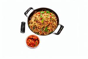 Schezwan Paneer Noodles (Spicy)