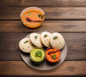 Plain rava idli sambhar + chutney [2 pc]