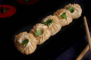 Fried Momos (5 Pcs) - Served with Chili cutney and Mayonnaise