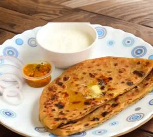 Butter Aloo Paratha with Chutney