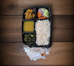 Standard Veg Thali Combo (Rice + Chapati)