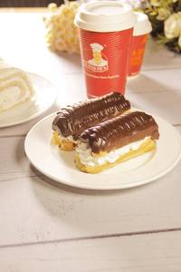 Chocolate Eclair (263.2 Kcal) (100 g)
