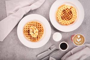 Waffles With Maple Syrup And Banana (270.3 Kcal) (450 g)