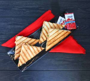 Veg Grilled Sandwich (2 slices)