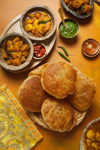 Bedmi Poori Aloo Ki Sabzi