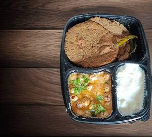 4 Kuttu Ki Poori + Paneer Makhana Sabzi