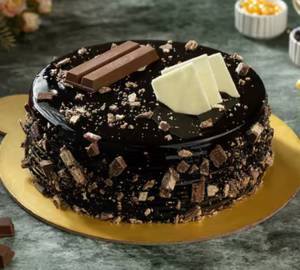 Eggless Choco Crunchy Kit Kat Cake