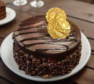 Eggless Choco Chips Forest Cake (1/2 kg)