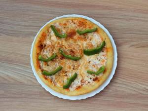 Cheese capsicum pizza