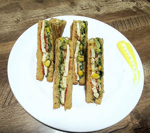 Chef Special Spinach Paneer And Corn Sandwich