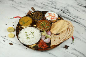 Veg Tandoori Roti Thali