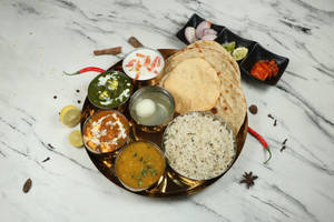 Veg Tandoori Roti Special Thali
