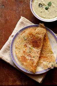 Rava Onion Butter Paneer Dosa