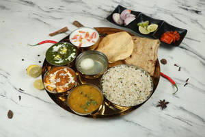 Veg Special Chapati Thali