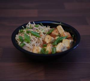 Hakka Noodles & Hot Pepper Paneer Bowl