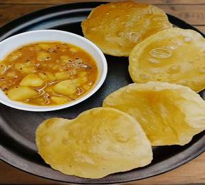 4 Pcs Luchi With Sabzi