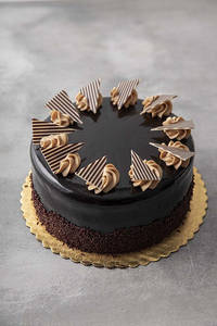 Chocolate Cream Cake (100% Eggless)