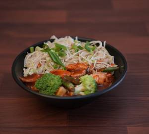 Veg Hakka Noodles with Exotic Veggies in Hunan Sauce Bowl